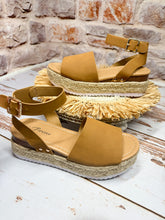 Load image into Gallery viewer, Kimmie Platform Sandal in Tan
