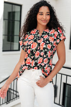 Load image into Gallery viewer, Lizzy Cap Sleeve Top in Black and Coral Floral
