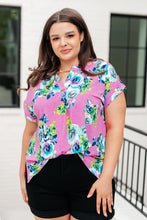 Load image into Gallery viewer, Lizzy Cap Sleeve Top in Coral and Blue Floral
