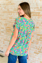 Load image into Gallery viewer, Lizzy Cap Sleeve Top in Emerald and Plum Floral Paisley
