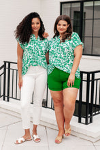 Load image into Gallery viewer, Lizzy Cap Sleeve Top in Emerald and White Floral
