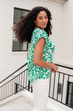 Load image into Gallery viewer, Lizzy Cap Sleeve Top in Emerald and White Floral
