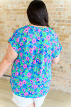 Load image into Gallery viewer, Lizzy Cap Sleeve Top in Mint and Lavender Floral
