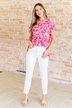 Load image into Gallery viewer, Lizzy Cap Sleeve Top in Pink and Peach Floral
