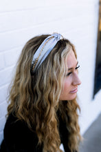 Load image into Gallery viewer, Forget me knot headband
