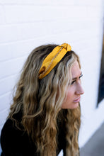 Load image into Gallery viewer, Forget me knot headband
