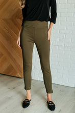 Load image into Gallery viewer, Magic Ankle Crop Skinny Pants in Olive
