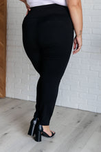 Load image into Gallery viewer, Magic Skinny 28&quot; Pants in Black
