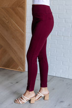 Load image into Gallery viewer, Magic Skinny 28&quot; Pants in Wine
