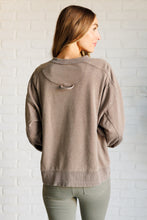 Load image into Gallery viewer, Quick Fix Mineral Wash Crew Neck Pullover in Mocha
