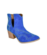 Load image into Gallery viewer, Journee Ankle Boots in Blue
