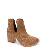 Load image into Gallery viewer, Journee Ankle Boots in Tan
