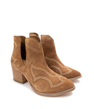 Load image into Gallery viewer, Journee Ankle Boots in Tan
