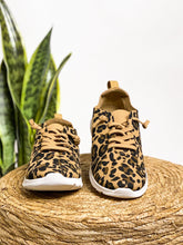 Load image into Gallery viewer, Mayo Sneaker in Leopard
