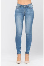 Load image into Gallery viewer, Perfectly Pinned Judy Blue Jeans
