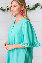 Load image into Gallery viewer, Fuchsia Handwoven Straw Flower Dangle Earrings
