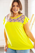 Load image into Gallery viewer, Yellow Flower Power Color Block Wide Rib Flutter Top
