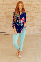 Load image into Gallery viewer, Magic Ankle Crop Skinny Pants in Aqua
