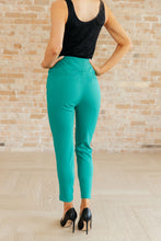 Load image into Gallery viewer, Magic Ankle Crop Skinny Pants in Kelly Green
