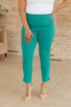 Load image into Gallery viewer, Magic Ankle Crop Skinny Pants in Kelly Green
