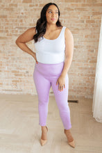 Load image into Gallery viewer, Magic Ankle Crop Skinny Pants in Lavender
