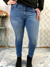 Load image into Gallery viewer, Perfectly Pinned Judy Blue Jeans
