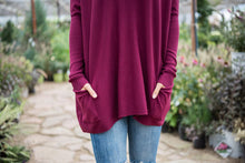 Load image into Gallery viewer, Get Comfortable Double Pocket Sweater- Wine
